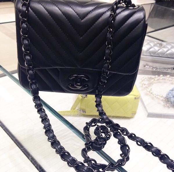 2015春夏新作 Chanelシャネルコピーバッグ お待ちかねの★2015SSシャネル★CHEVRON MINI IN BLK 15040913