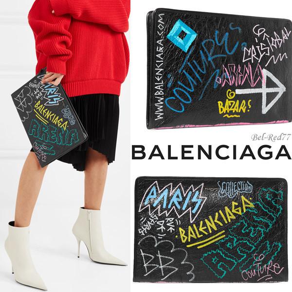 2024新作 ★BALENCIAGAバレンシアガ スーパーコピー★Bazarグラフィティプリントクラッチバッグ 7011109